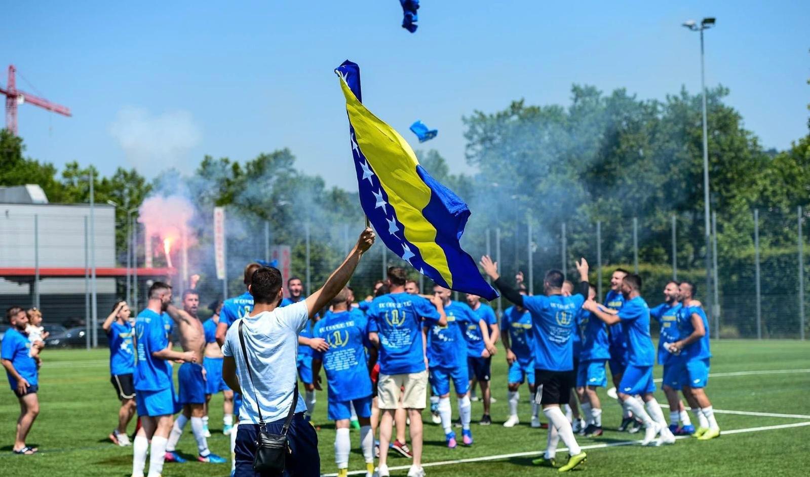 FC Bosna Zürich – Meisterfeier mit der bosnischen Flagge